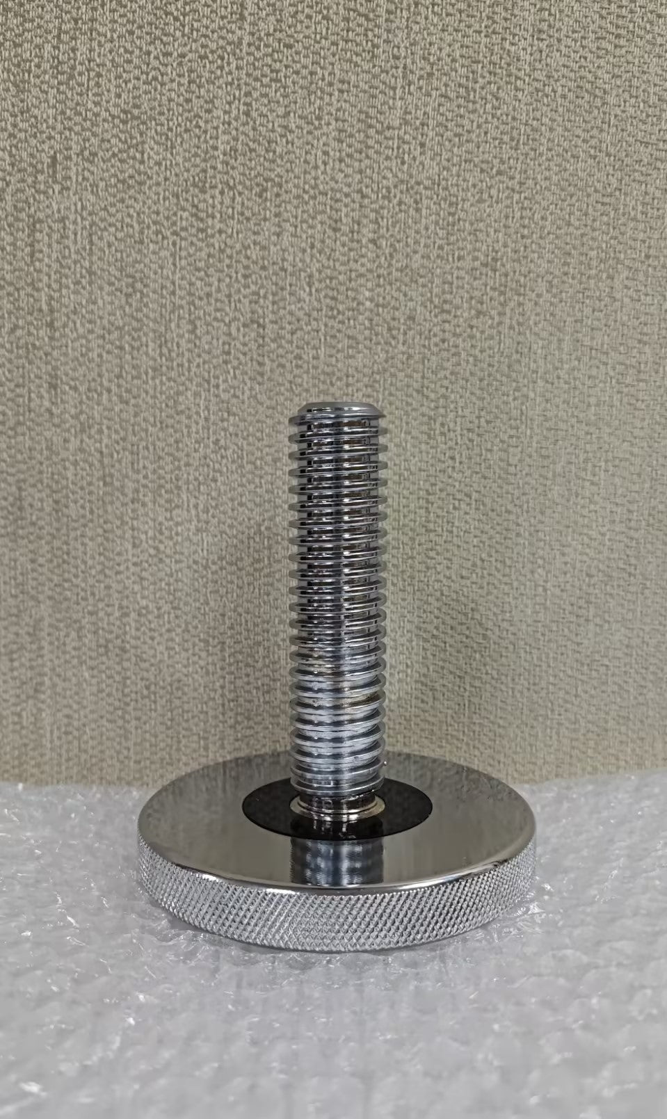 Standard screw x1